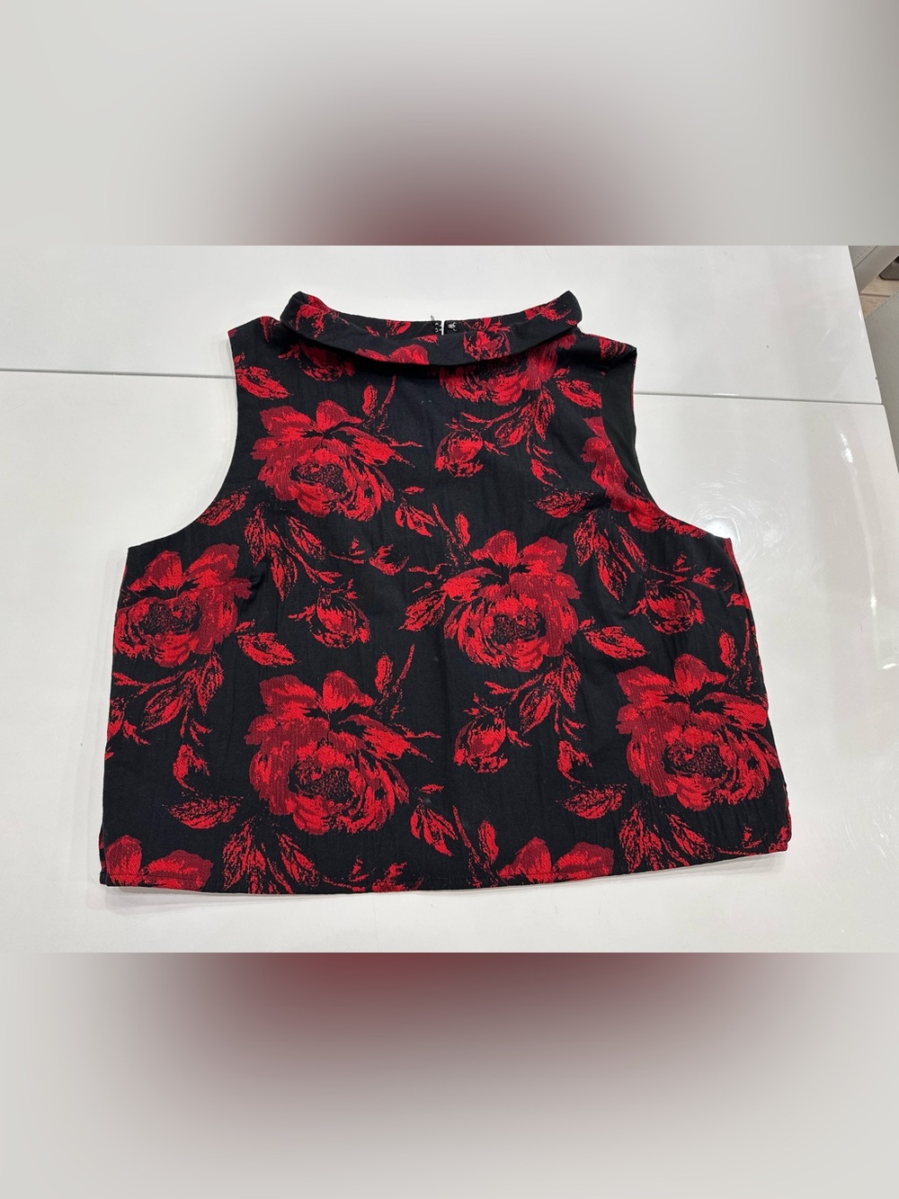 Eva Mendes New York & Company Black & Red Floral Jacquard Sleeveless Top
